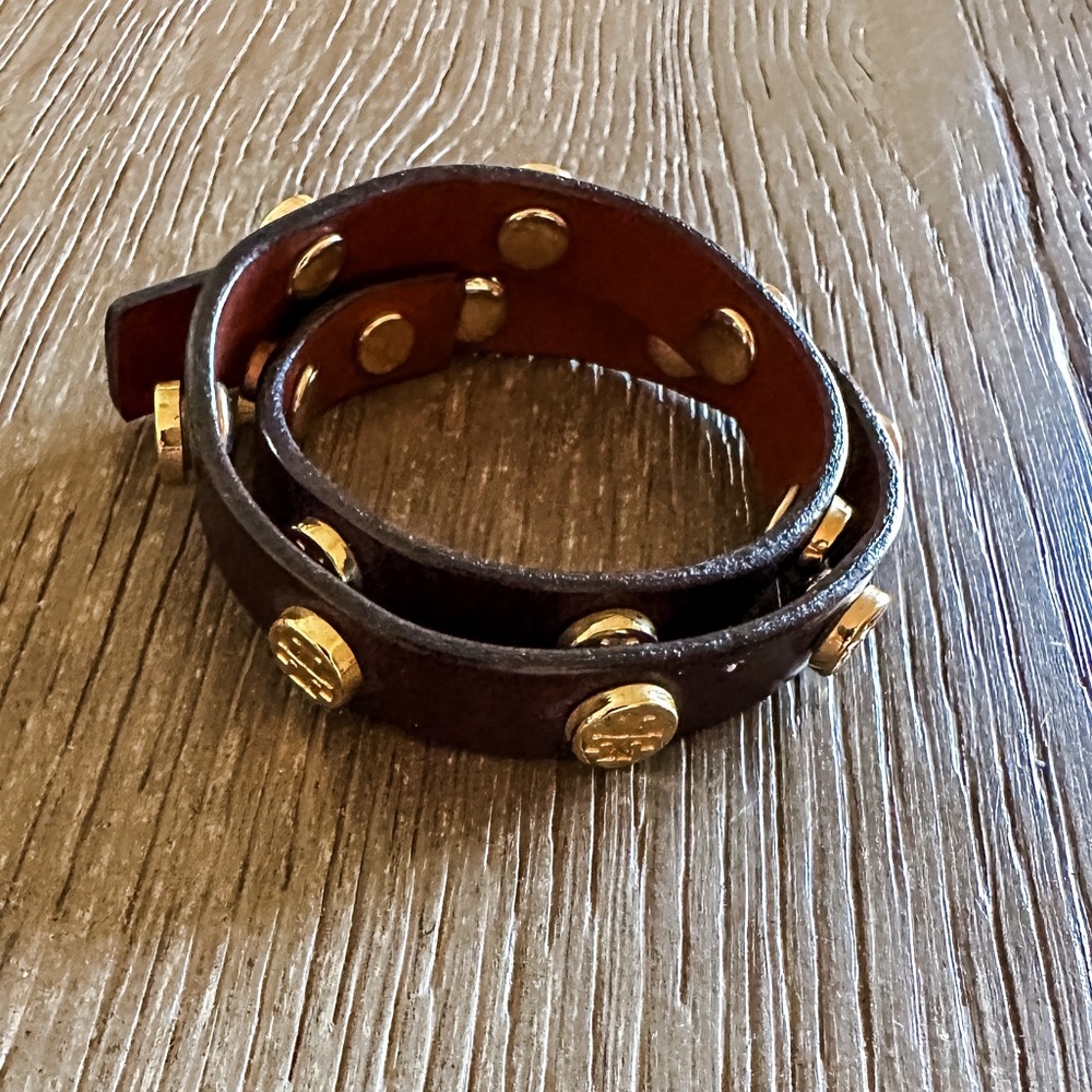 HP🎉Tory Buch Miller Double Wrap Brown Leather Logo Stud Bracelet